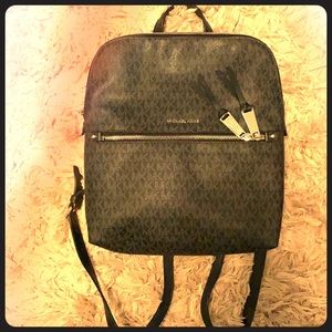 Micheal Kors Rhea ZIP medium slim back pack black